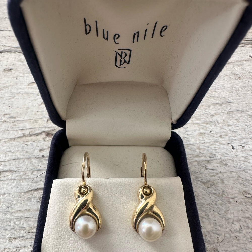 Vintage 14k Yellow Gold And Pearl Blue Nile Leverback Earrings